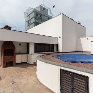 Área privativa com churrasqueira e piscina