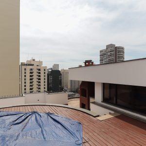 Vista Deck com piscina e churrasqueira nos fundos