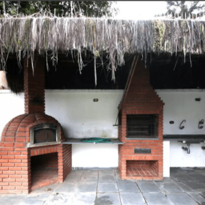 Churrasqueira e forno a lenha