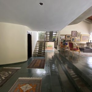 Sala e acesso aos quartos